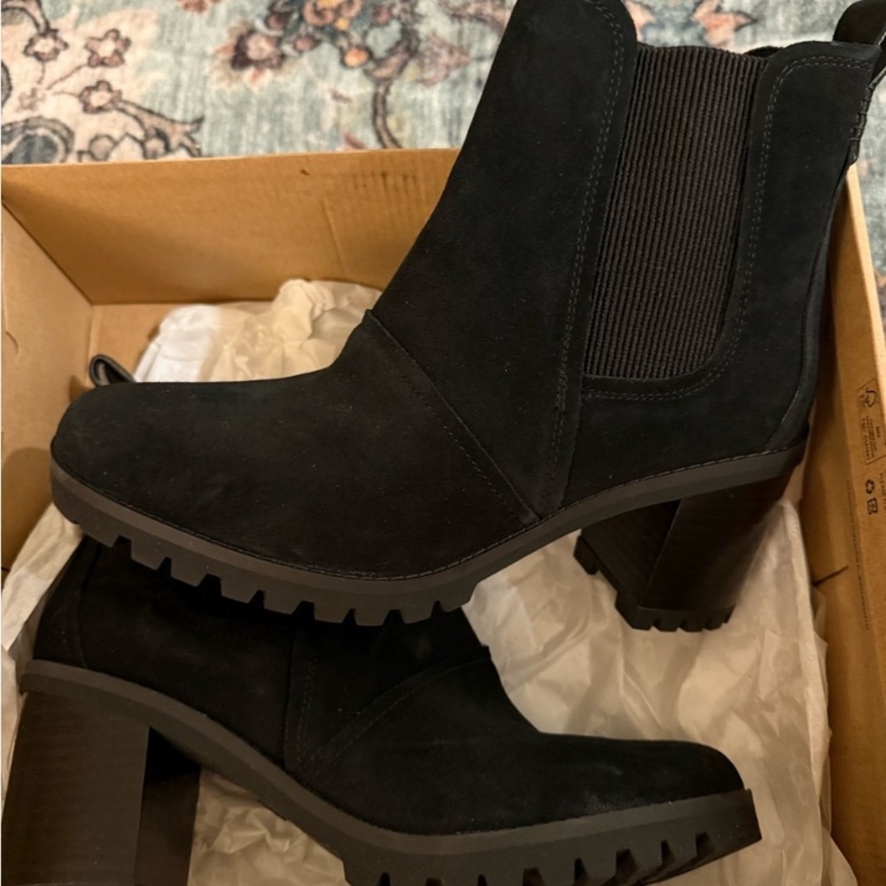 UGG Black Hazel Heeled Chelsea Boots size 9.5